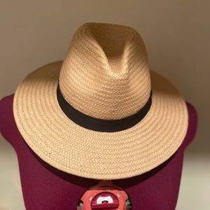 NWT Aritzia straw fedora. Never worn.